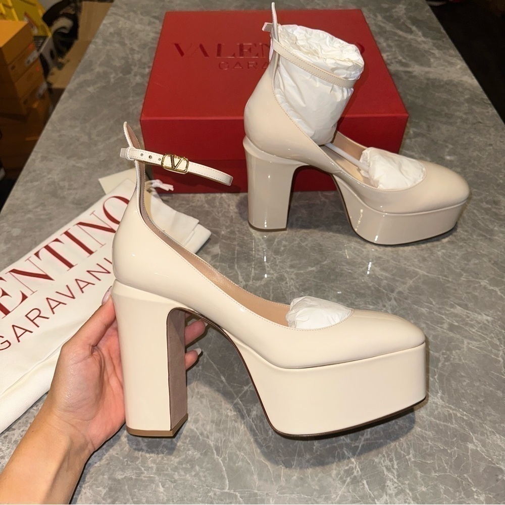 New Size 40.5 Valentino Garavani Tan Go Platform